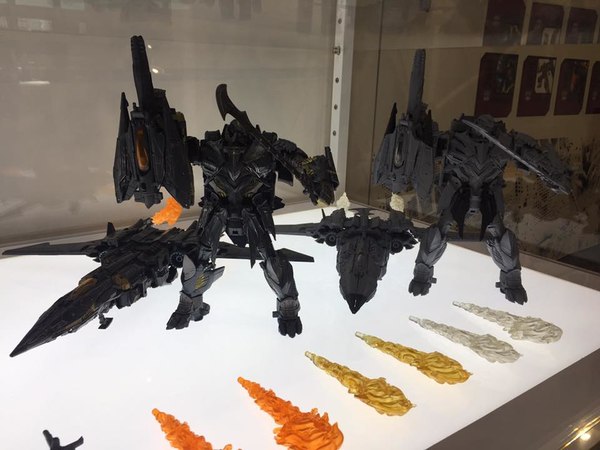 VOYAGER STARSCREAM COMBINER FEET   Photos From Prototype Display At HasCon 2017 Show Power Of The Primes Feature  (15 of 28)